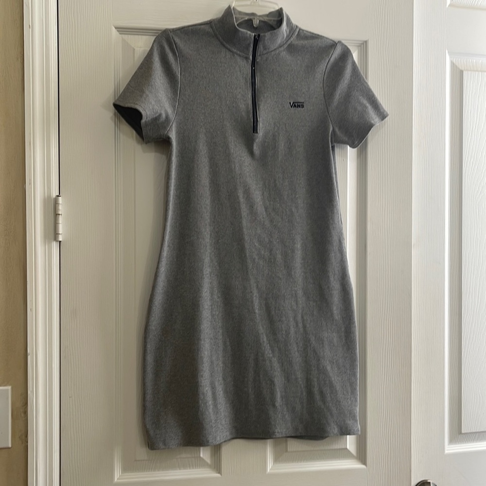 Vans short sleeve gray dress with zipper size large